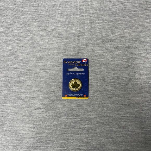Souvenir of Canada Gold Maple Leaf Lapel Pin - Picture 4 of 5